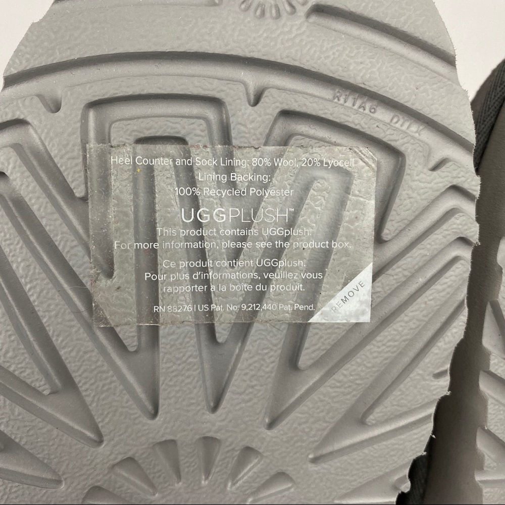Ugg • Classic Logo Boots - Picture 7 of 9